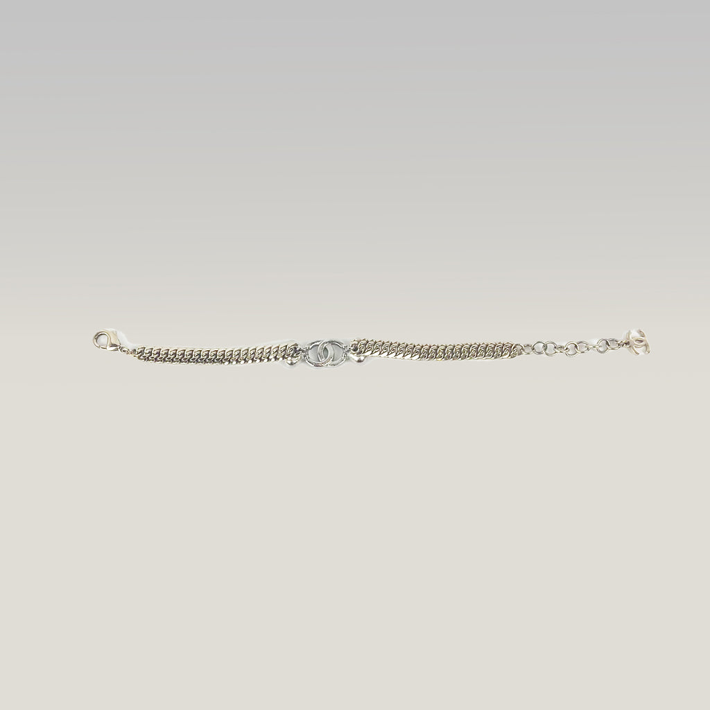 Chanel Bracciale CC con Cuori e Strass in Metallo Dorato
