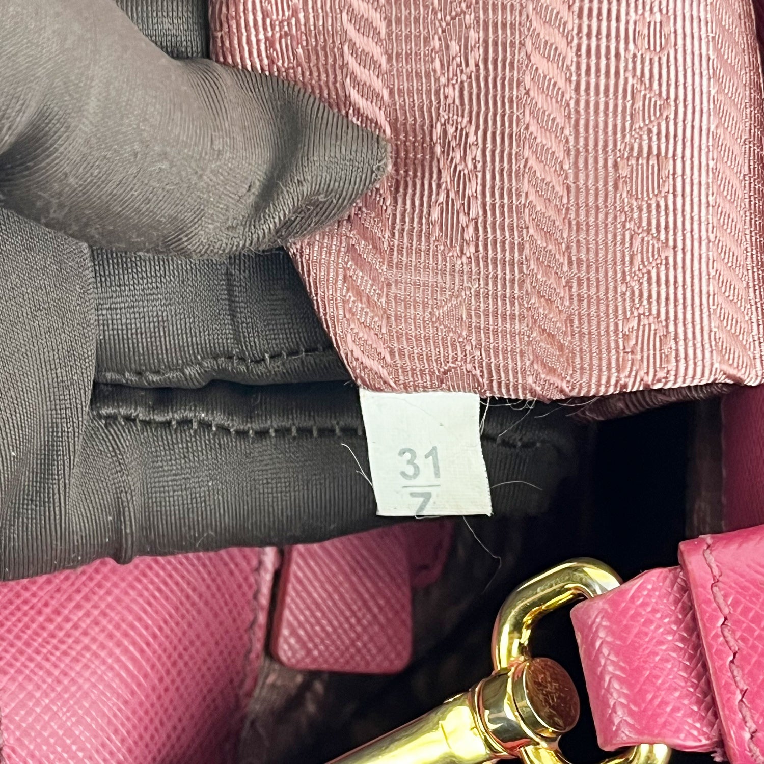 Prada Galleria Borsa a Mano in Pelle Saffiano Fucsia con Tracolla