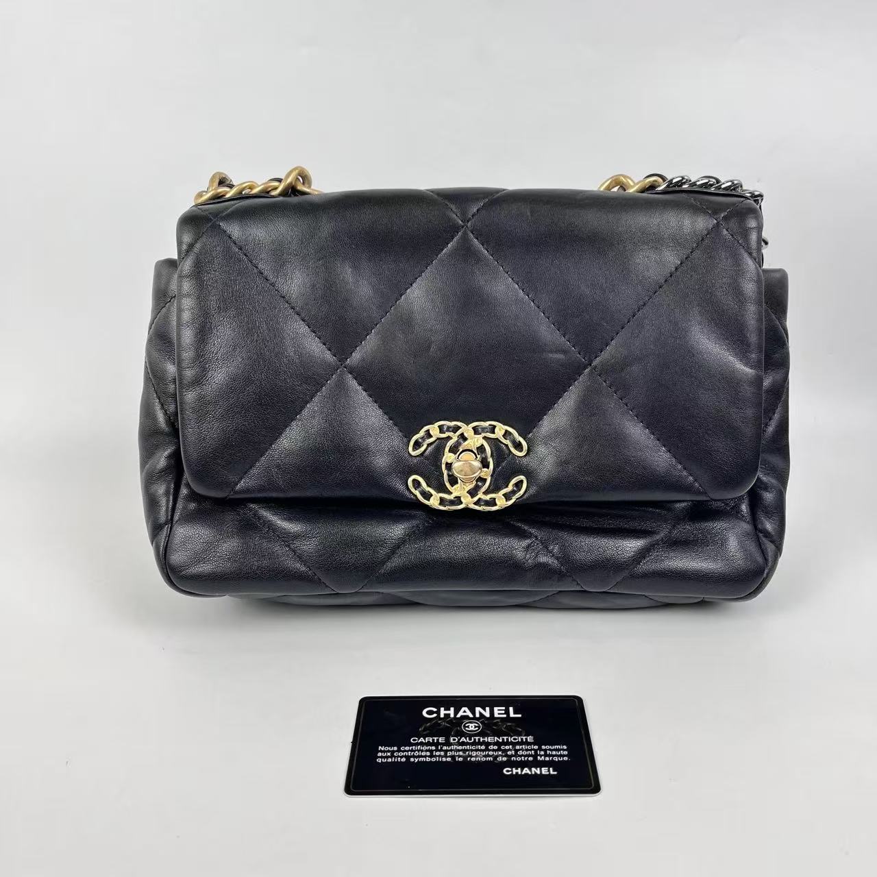 Chanel 19 Bag Nero Trapuntato con Catena Bicolore