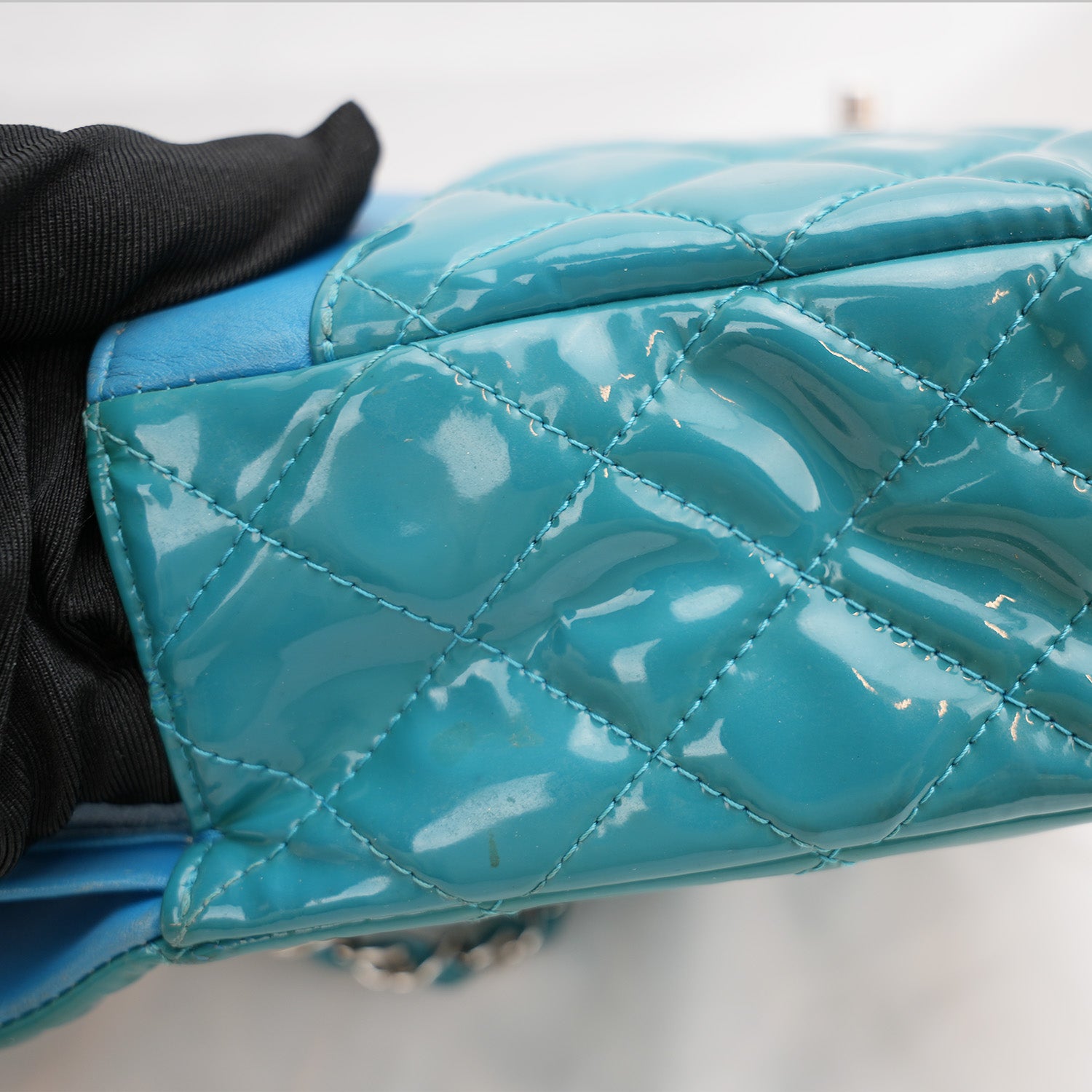 Chanel Classic Flap blu trapuntata con motivo a rombi