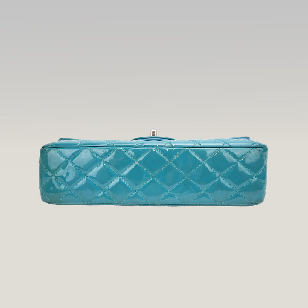Chanel Classic Flap blu trapuntata con motivo a rombi