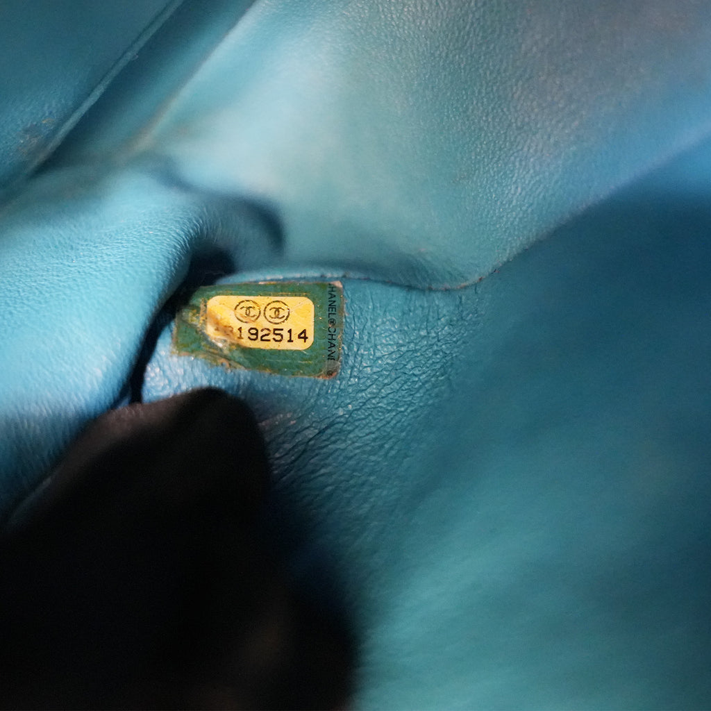 Chanel Classic Flap blu trapuntata con motivo a rombi