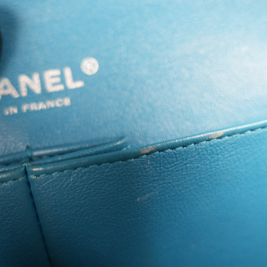 Chanel Classic Flap blu trapuntata con motivo a rombi