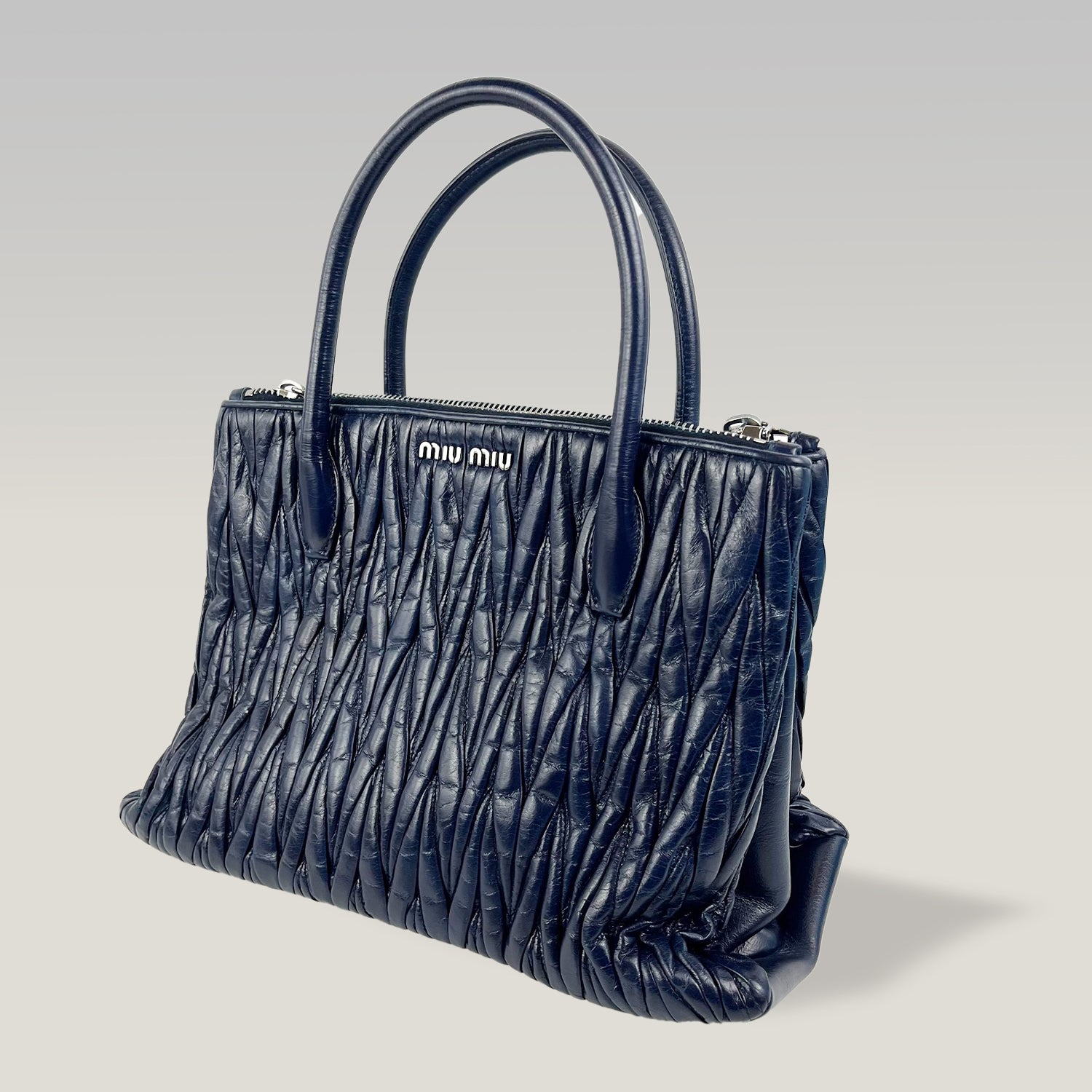 Miu Miu Borsa a Mano in Pelle Matelassé Blu con Tracolla