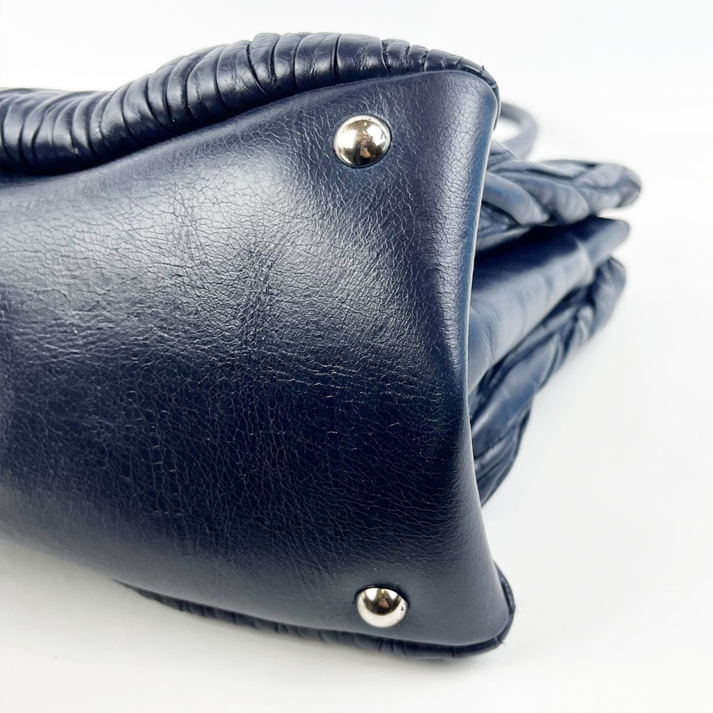 Miu Miu Borsa a Mano in Pelle Matelassé Blu con Tracolla