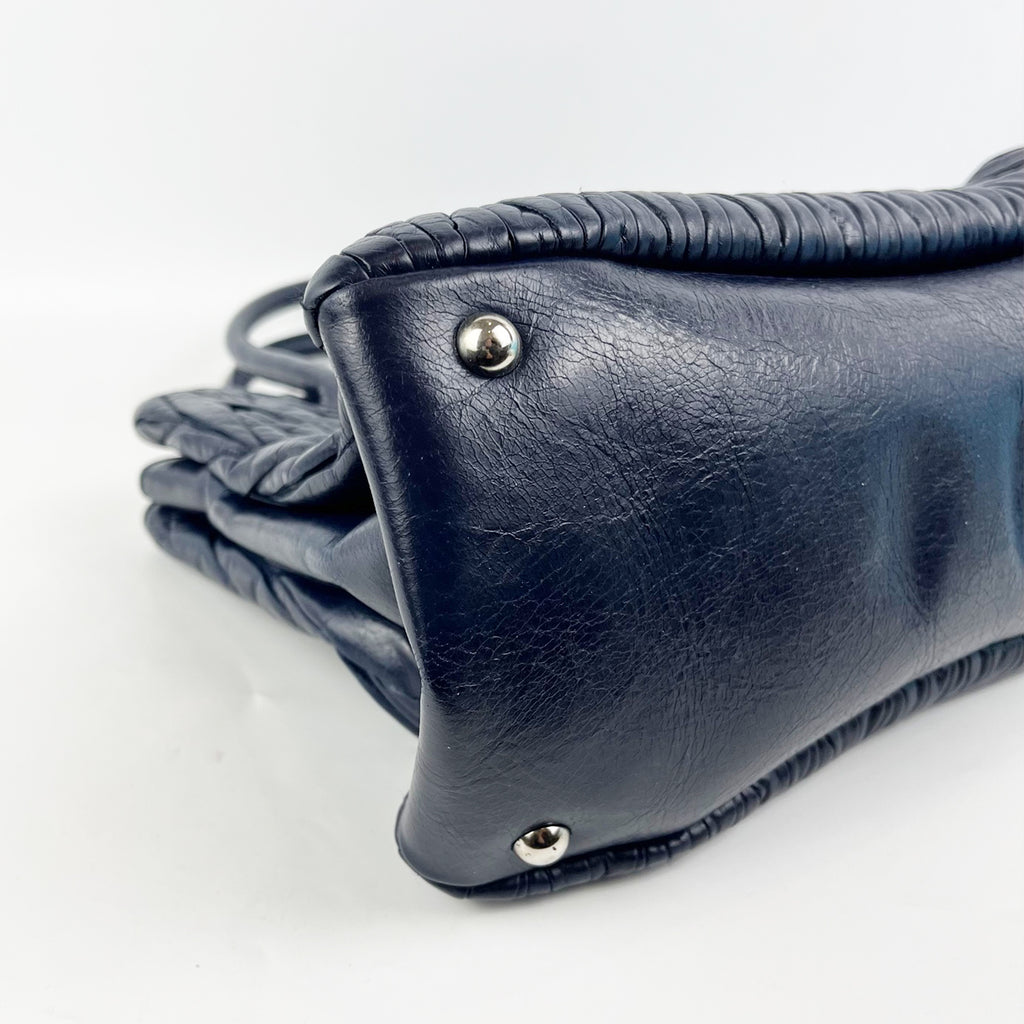 Miu Miu Borsa a Mano in Pelle Matelassé Blu con Tracolla