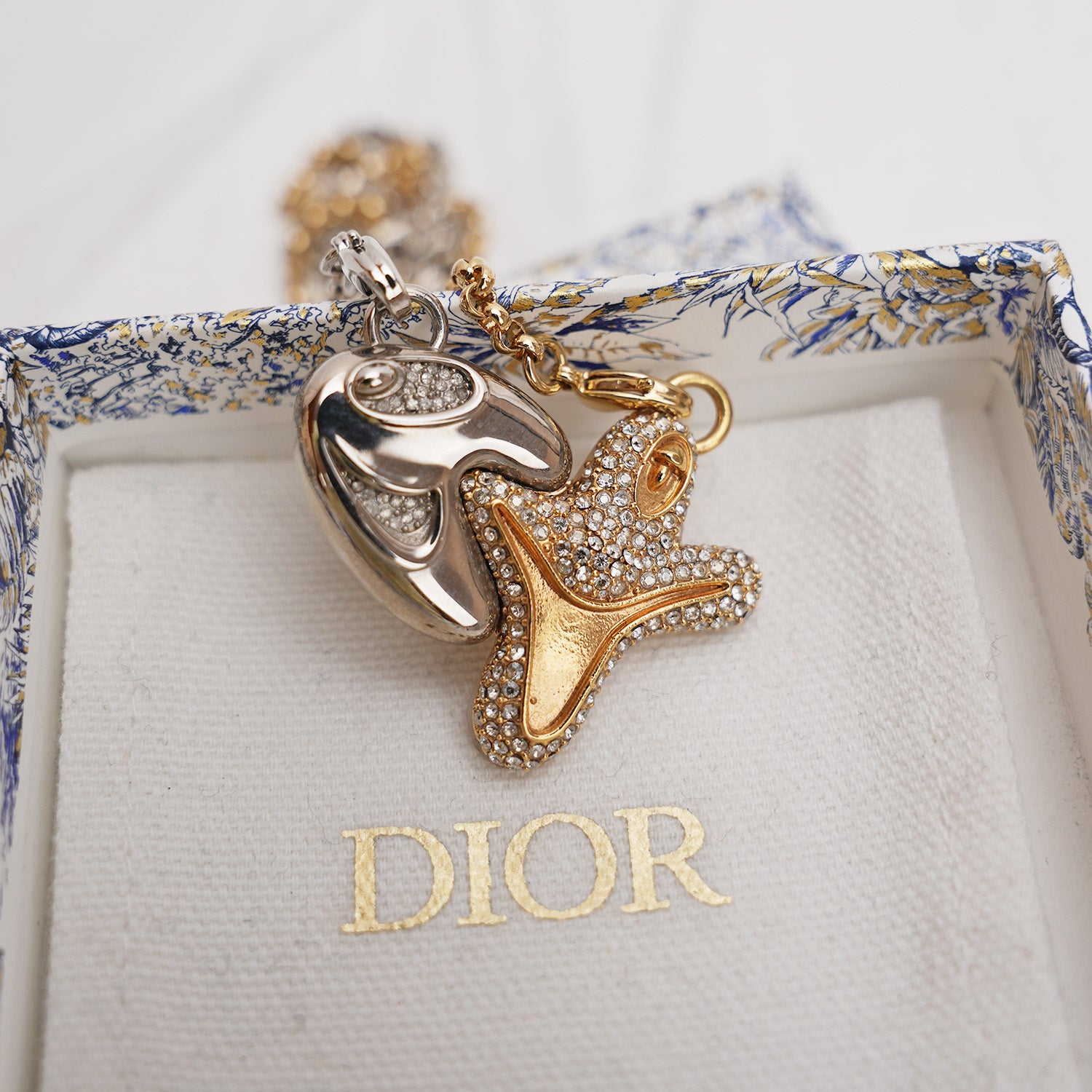 Dior Collana doppio uso con charms – Nuova con cartellino