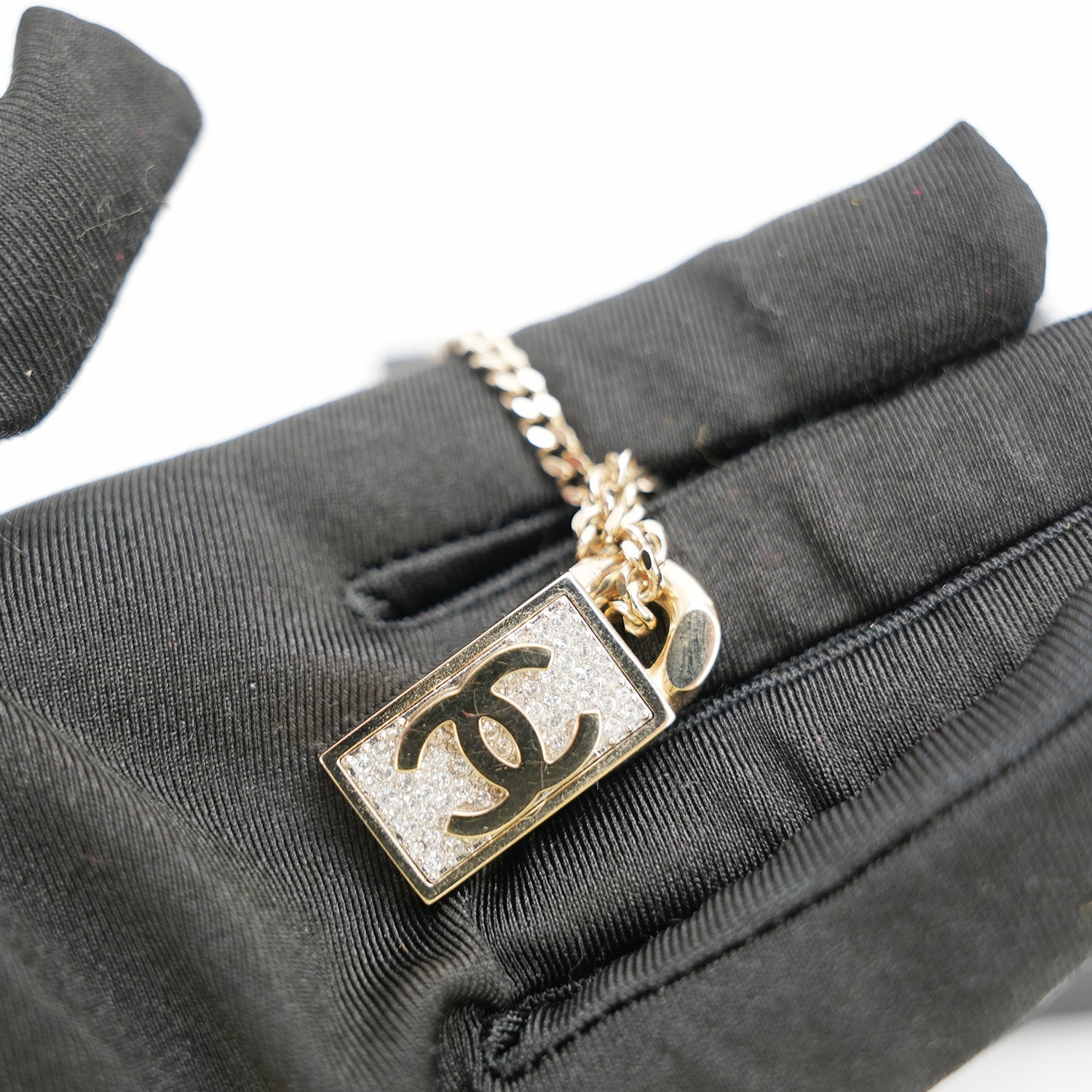 CHANEL Collana Maglione Cruise 2021 – Logo CC con Cristalli, Nuova con Scatola