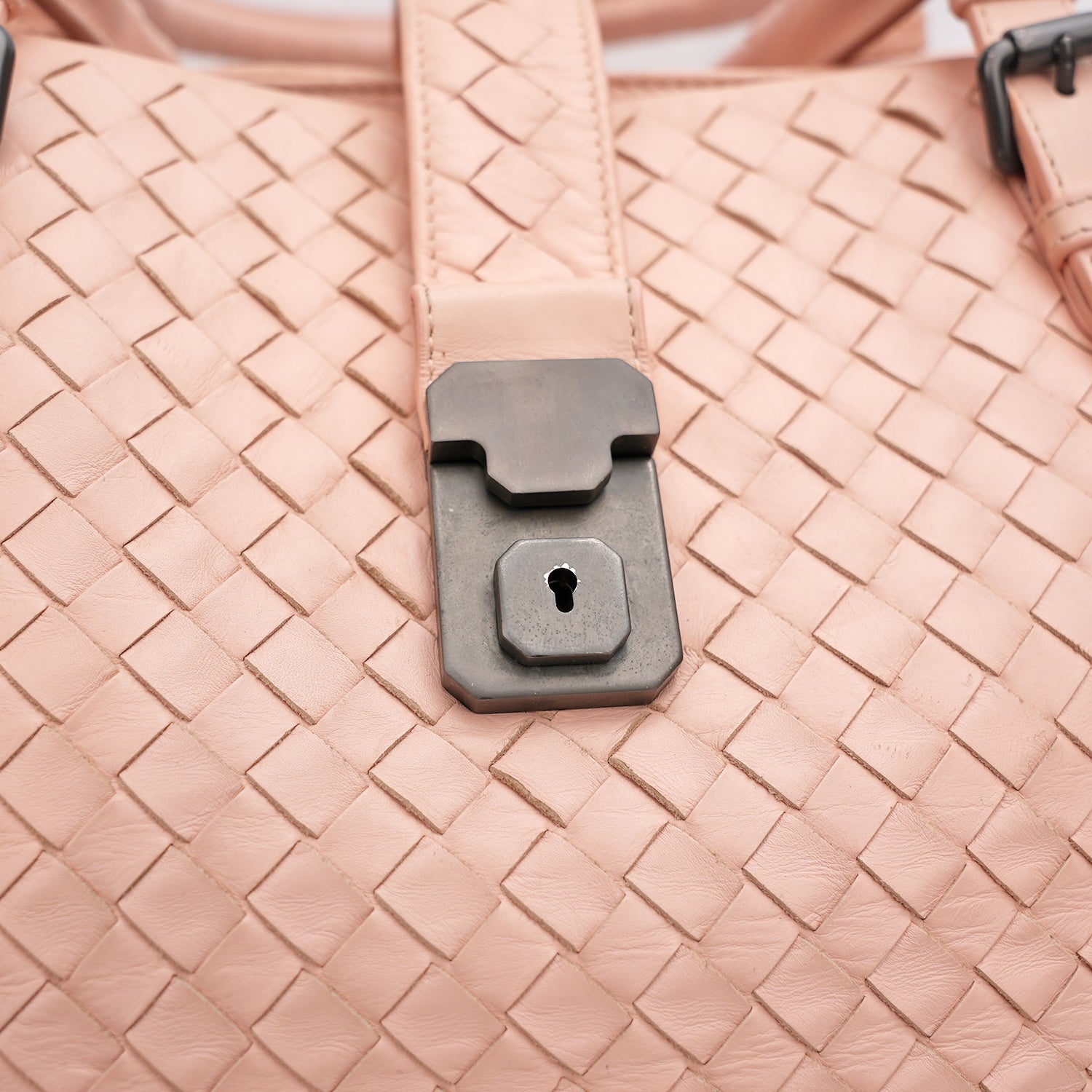 Bottega Veneta Roma in pelle intrecciata rosa