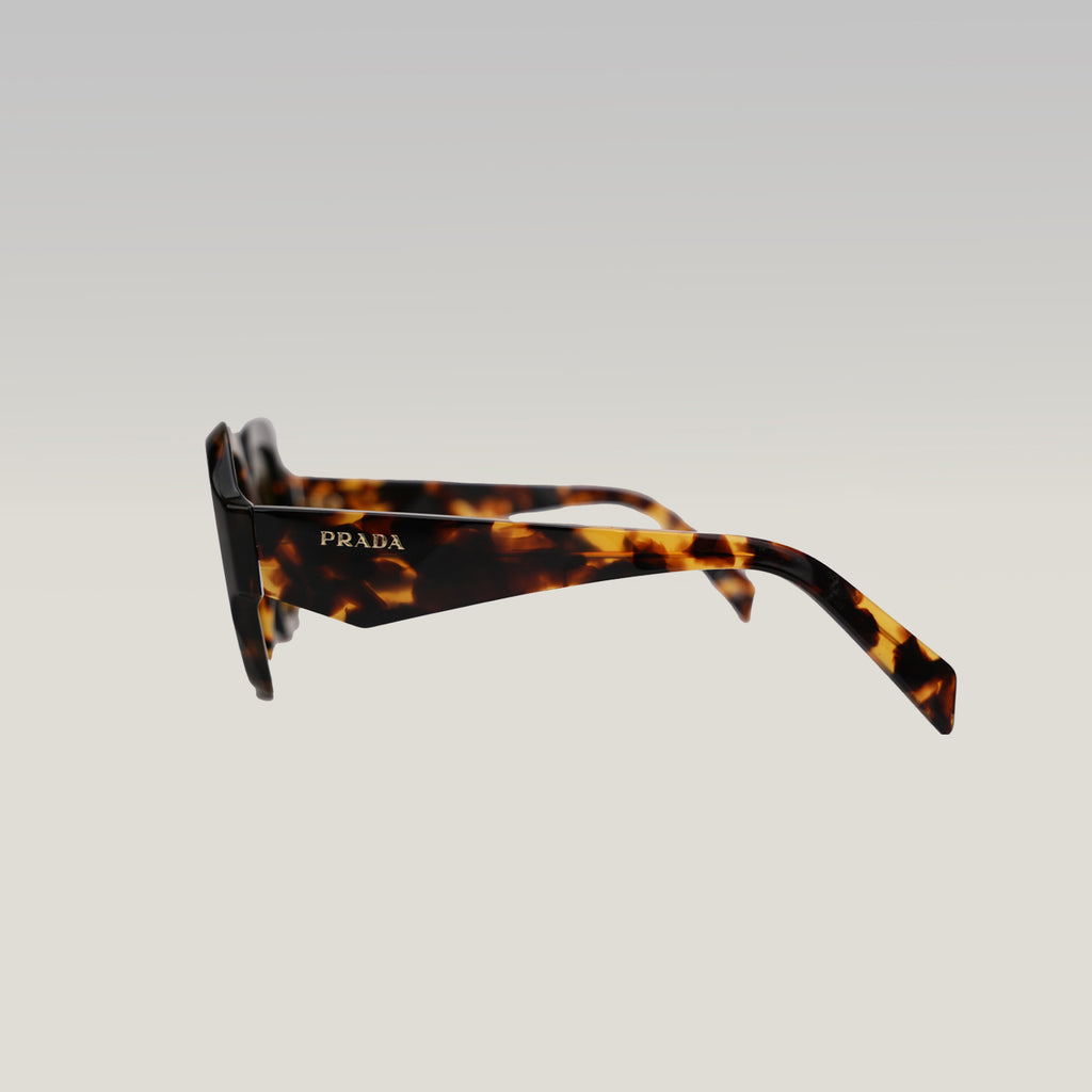 Prada occhiali da sole effetto tartarugato con logo laterale