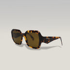 Prada occhiali da sole effetto tartarugato con logo laterale