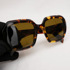 Prada occhiali da sole effetto tartarugato con logo laterale