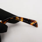 Prada occhiali da sole effetto tartarugato con logo laterale