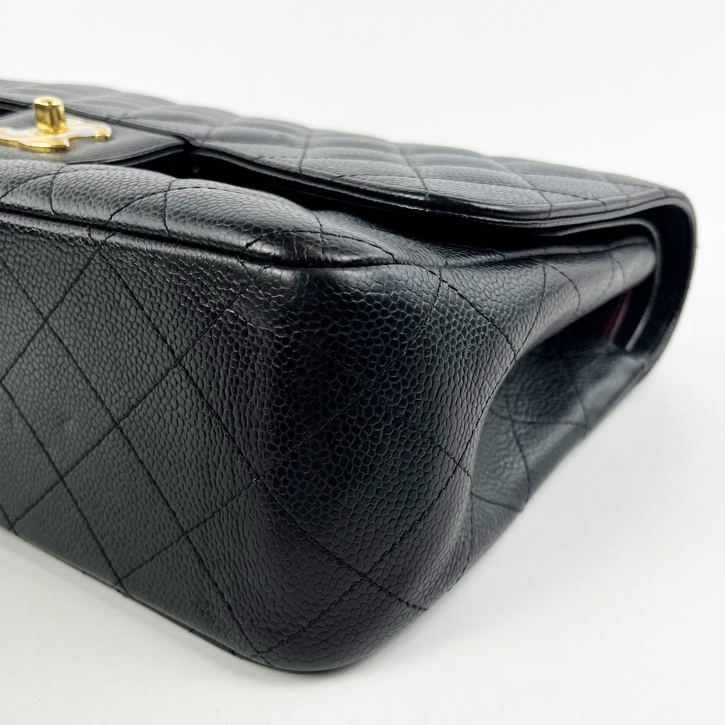 Chanel Classic Flap Bag Jumbo 30 in Pelle di Agnello Nera con Catena Dorata