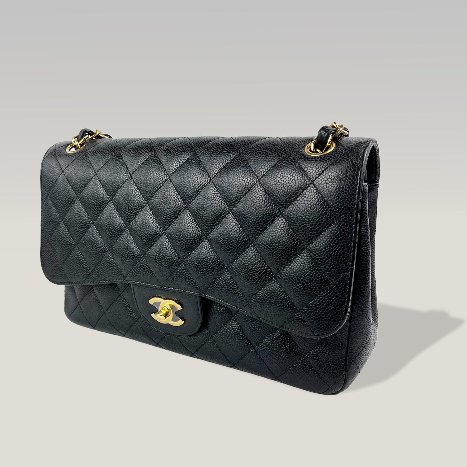 Chanel Classic Flap Bag Jumbo 30 in Pelle di Agnello Nera con Catena Dorata