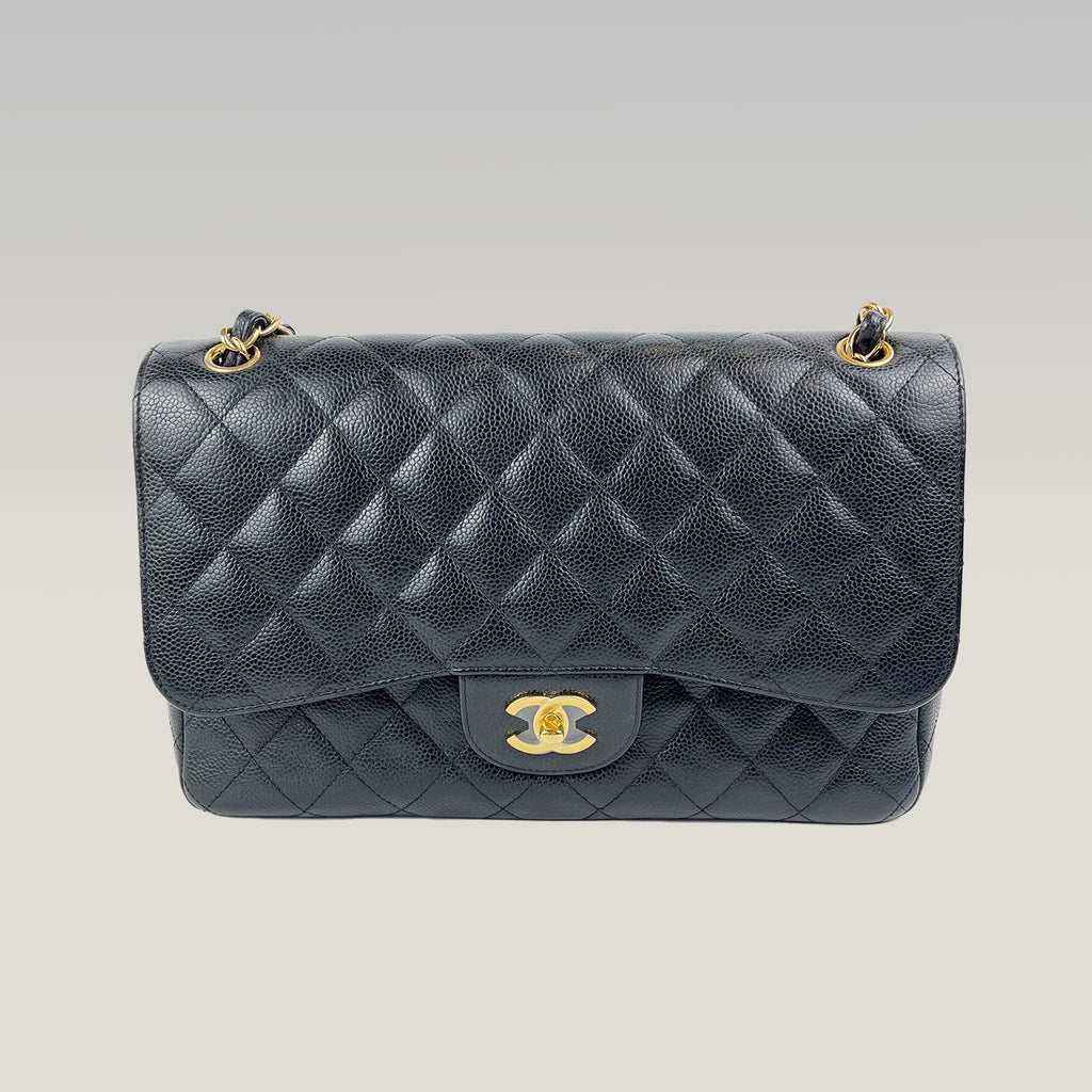 Chanel Classic Flap Bag Jumbo 30 in Pelle di Agnello Nera con Catena Dorata