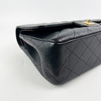 Chanel Classic Flap Bag Jumbo 30 in Pelle di Agnello Nera con Catena Dorata
