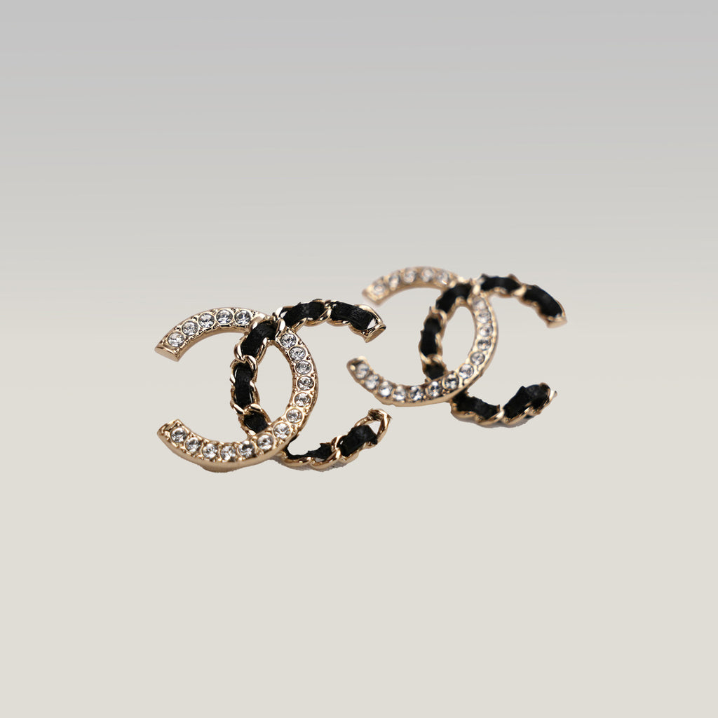 CHANEL Orecchini CC Intrecciati con Strass