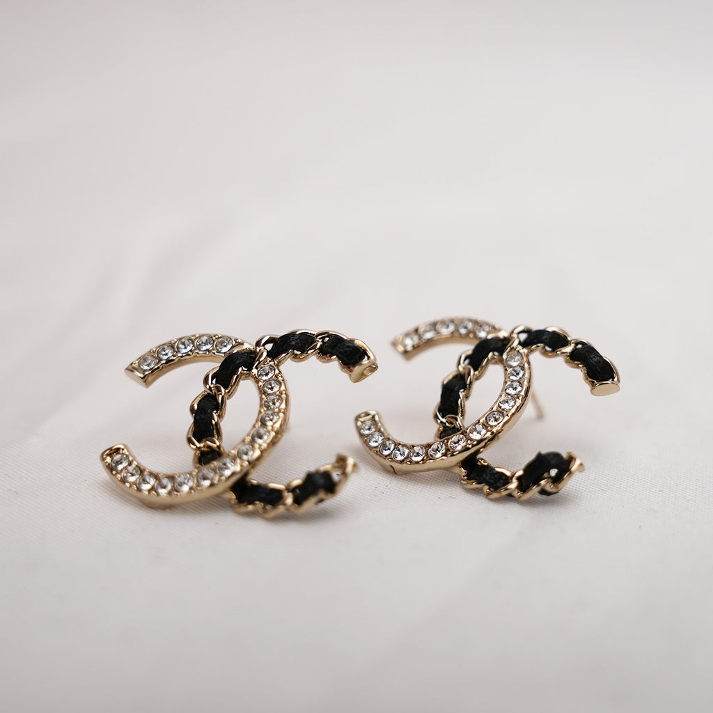 CHANEL Orecchini CC Intrecciati con Strass