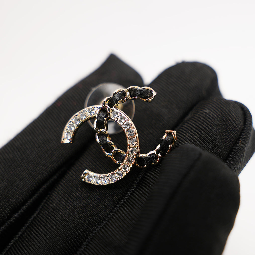 CHANEL Orecchini CC Intrecciati con Strass