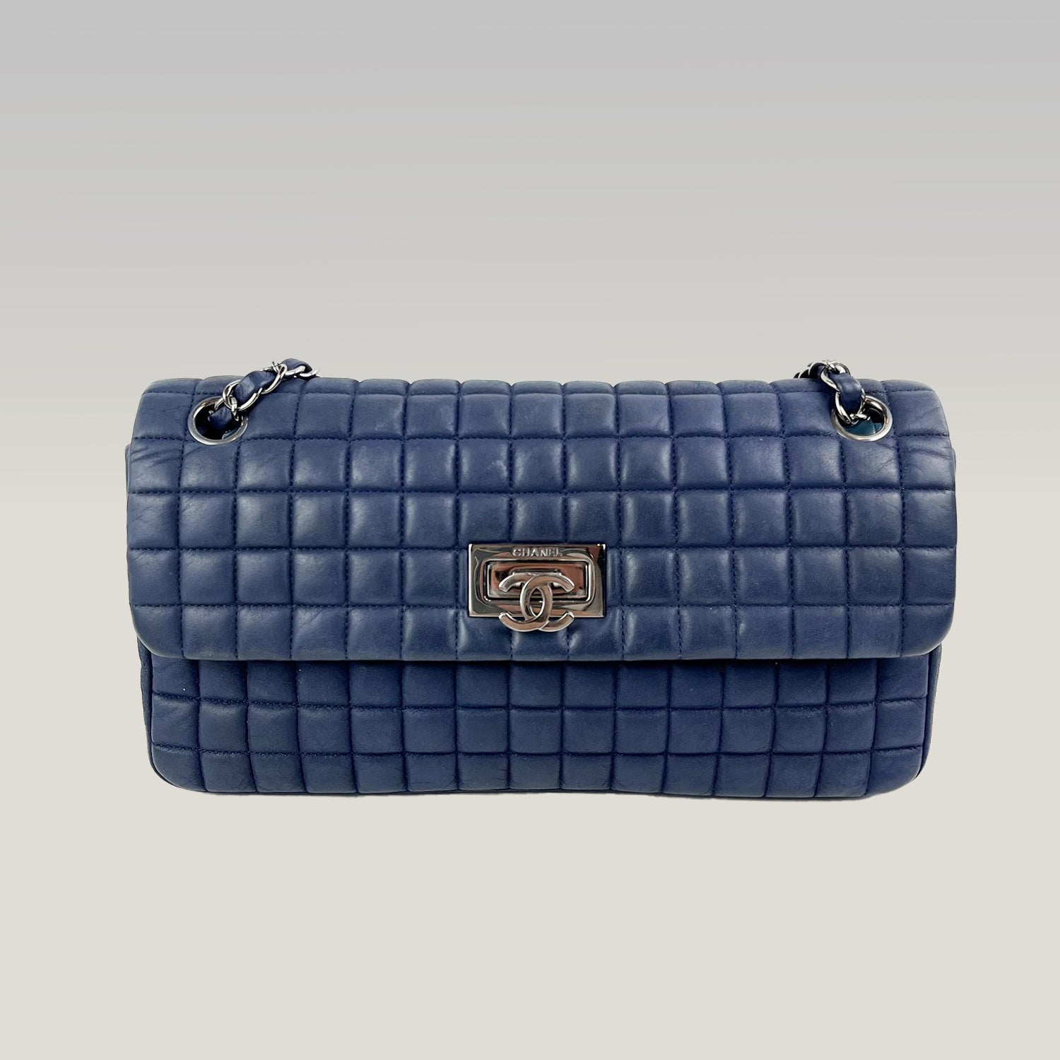Chanel Bubble Flap Bag in Pelle di Vitello Blu Iridescente Trapuntata