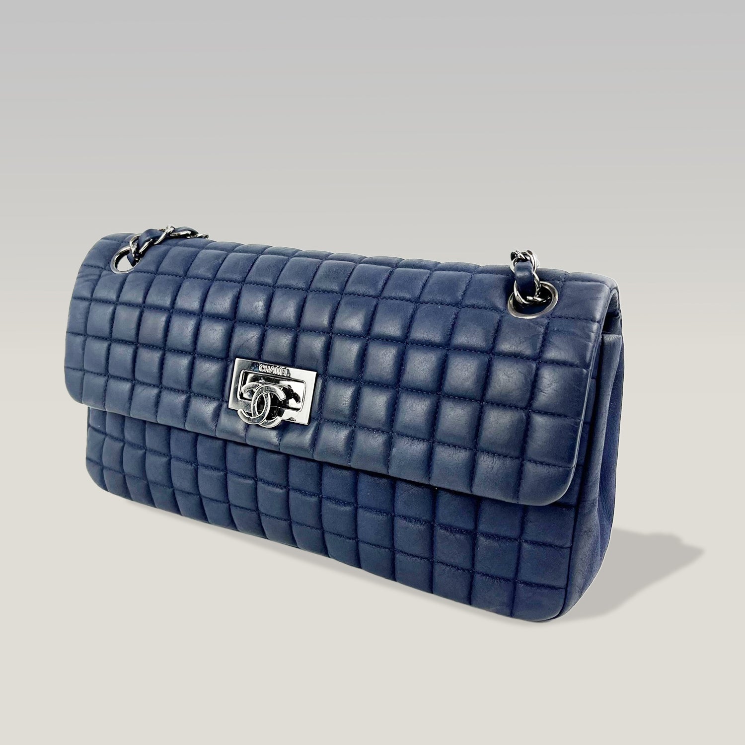Chanel Bubble Flap Bag in Pelle di Vitello Blu Iridescente Trapuntata