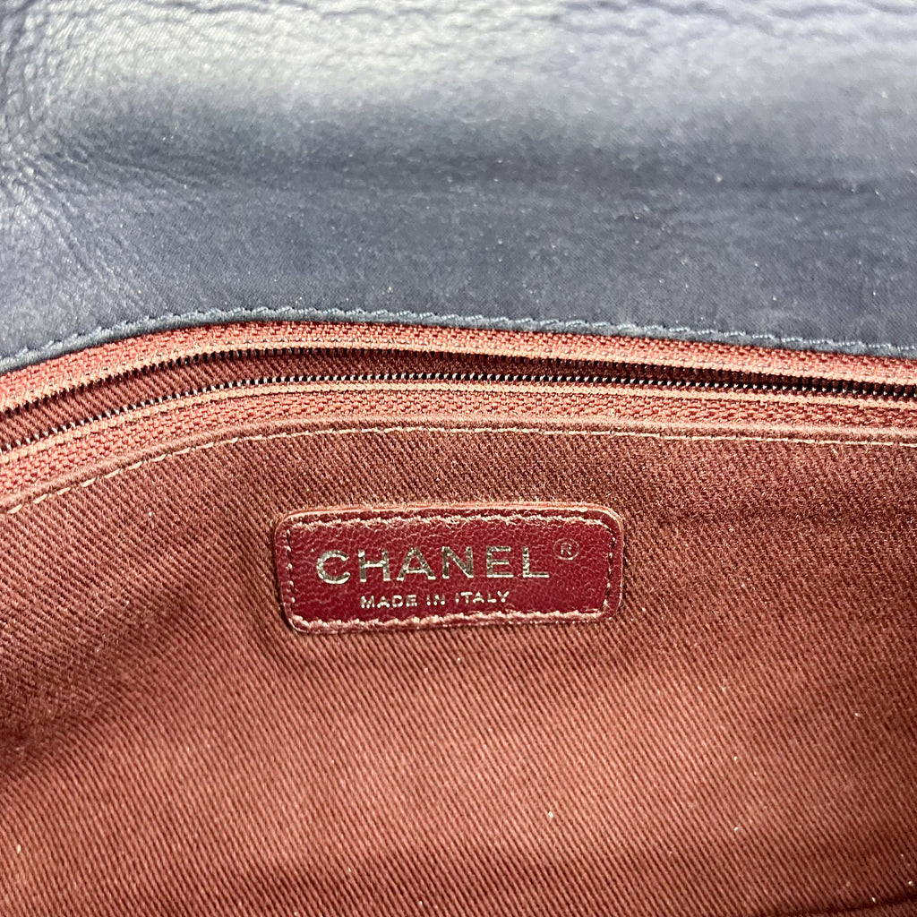 Chanel Bubble Flap Bag in Pelle di Vitello Blu Iridescente Trapuntata