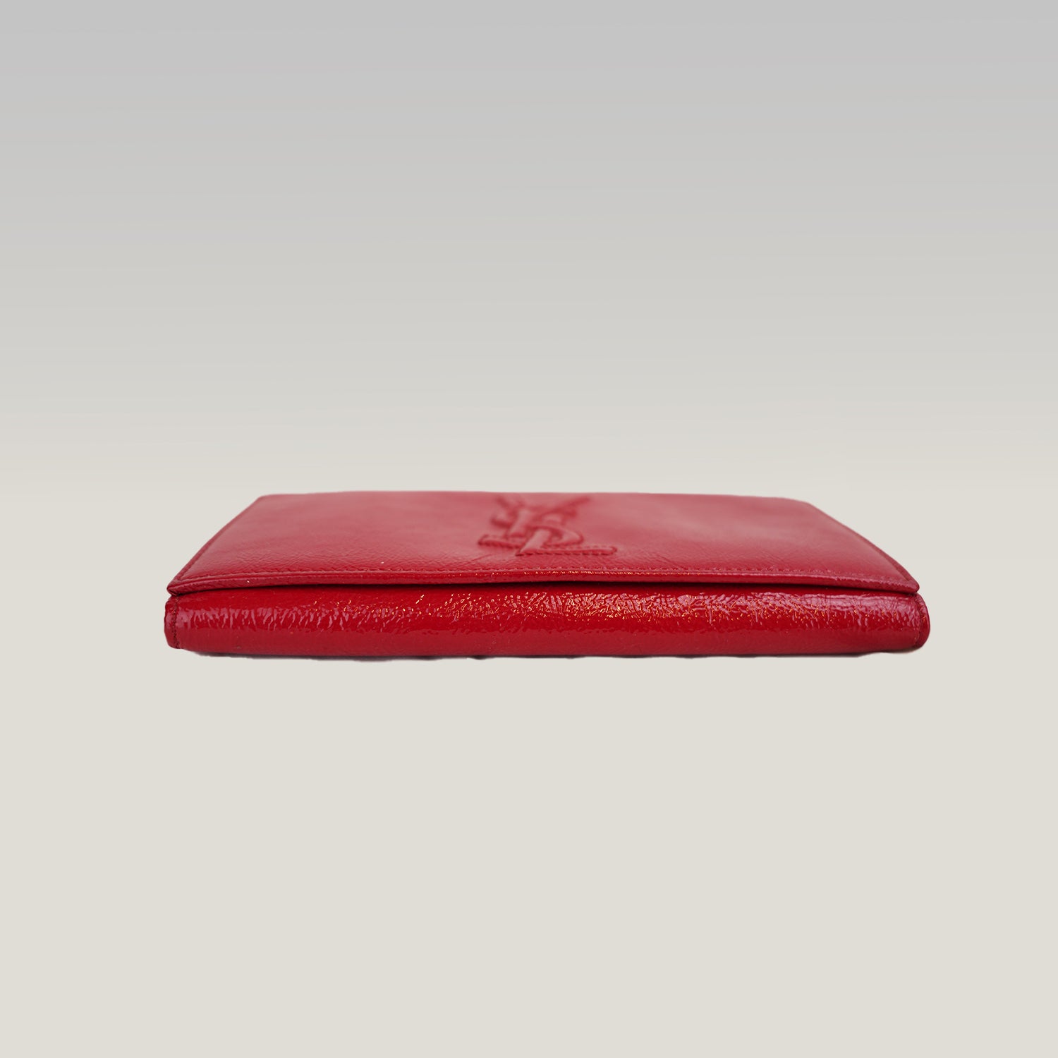 Saint Laurent Belle de Jour Pochette in Pelle Verniciata Rossa con Logo YSL Impresso