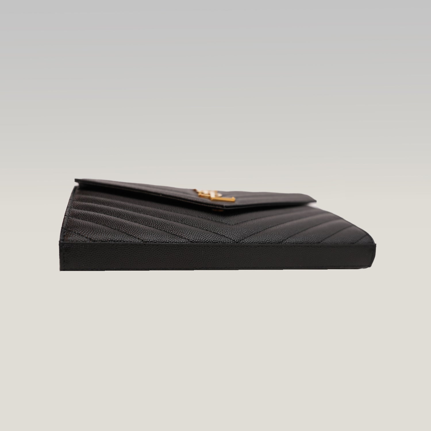 Pochette Saint Laurent Monogram Nera in Pelle Matelassé Chevron con Logo YSL Dorato