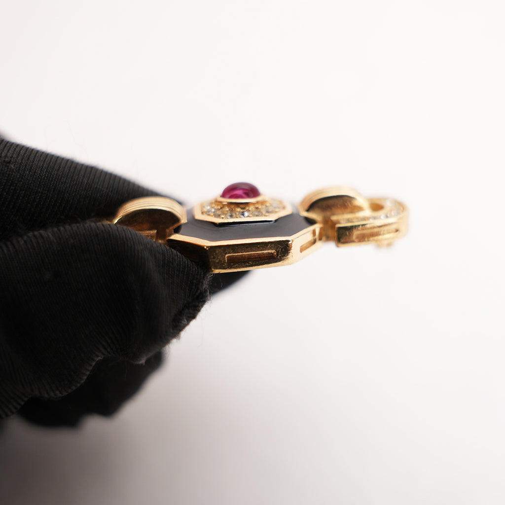 Dior Spilla Gioiello Vintage in Lega Metallica Dorata con Strass Smalto Nero e Pietra Rossa