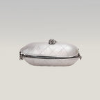 Chanel Borsa Secchiello Vintage in Pelle di Vitello Argentata Matelassé con Logo CC Dorato – Serie 24