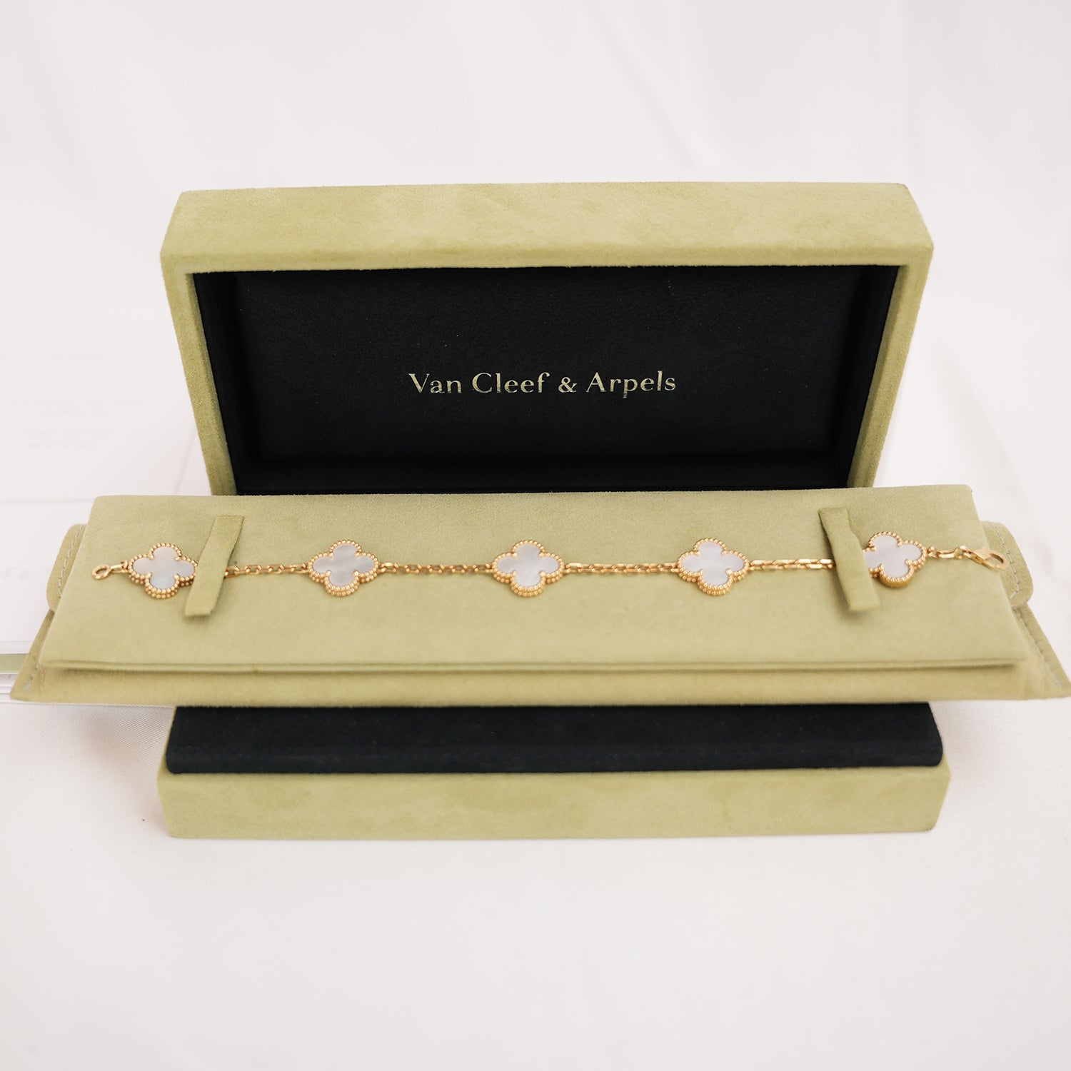 Bracciale Van Cleef & Arpels Vintage Alhambra 5 Motivi in Madreperla Bianca e Oro Giallo 18K