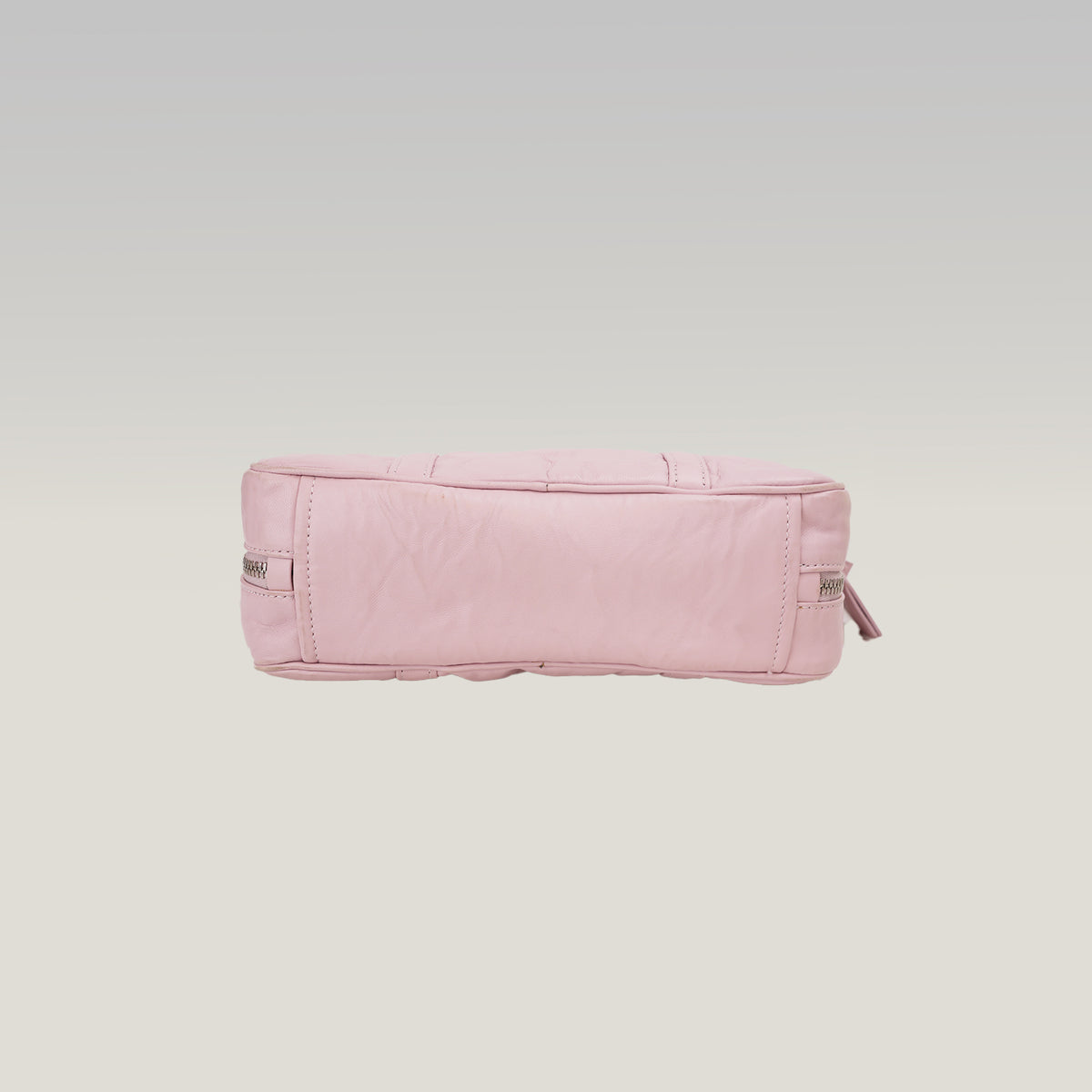 Prada Bauletto Piccolo in Pelle Rosa Cipria con Logo Triangolare e Dettagli Argentati – Dust Bag Inclusa