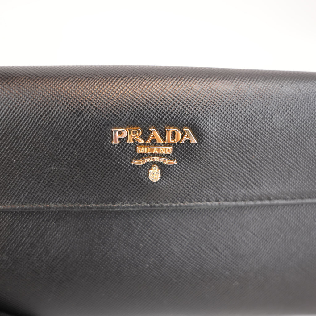 Prada Portafoglio Continental in Pelle Saffiano Nera con Logo Dorato