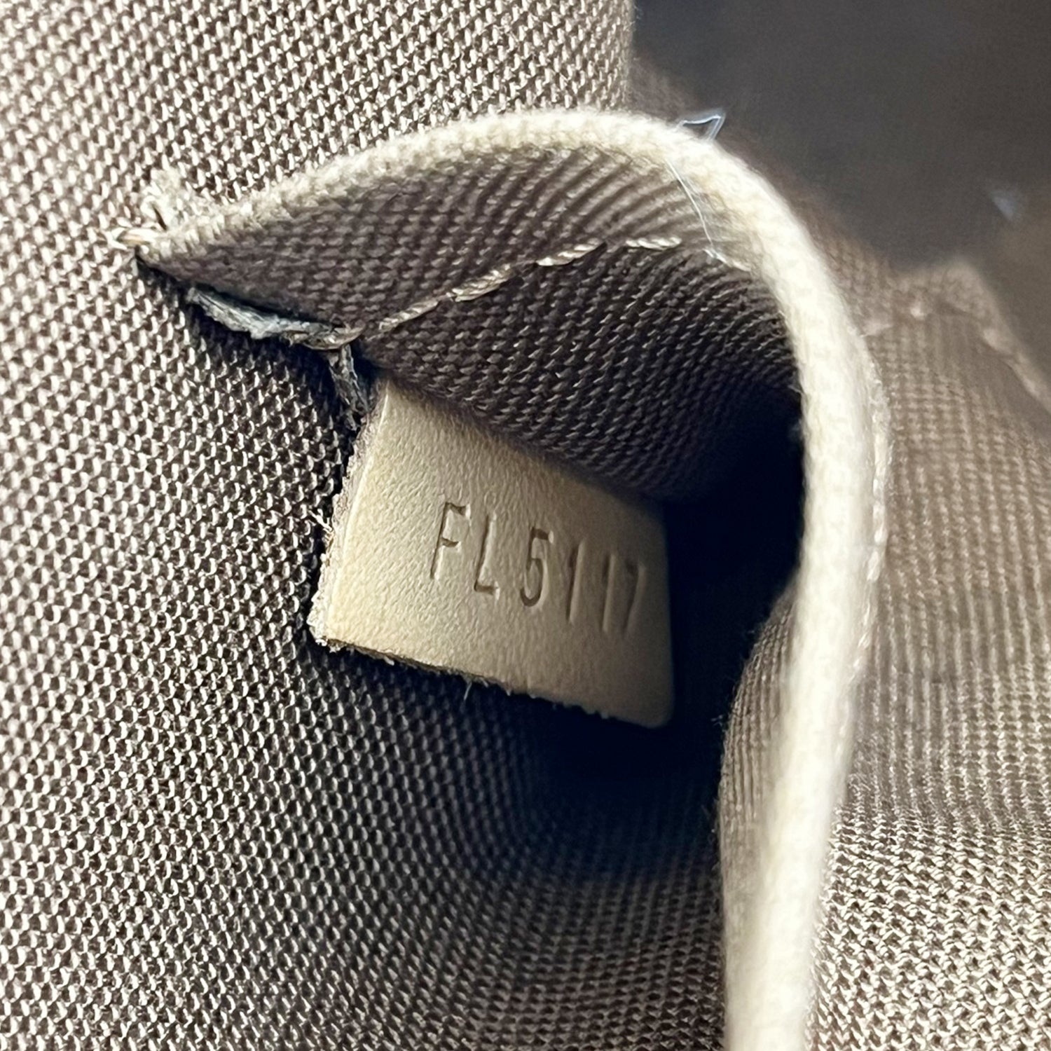 Louis Vuitton Alma BB Monogram Canvas con Finiture in Pelle Naturale