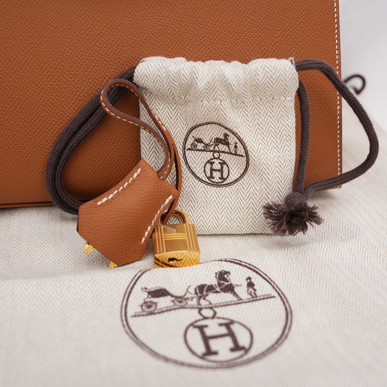 Hermès Kelly 25-Color Gold With Gold Hardware 