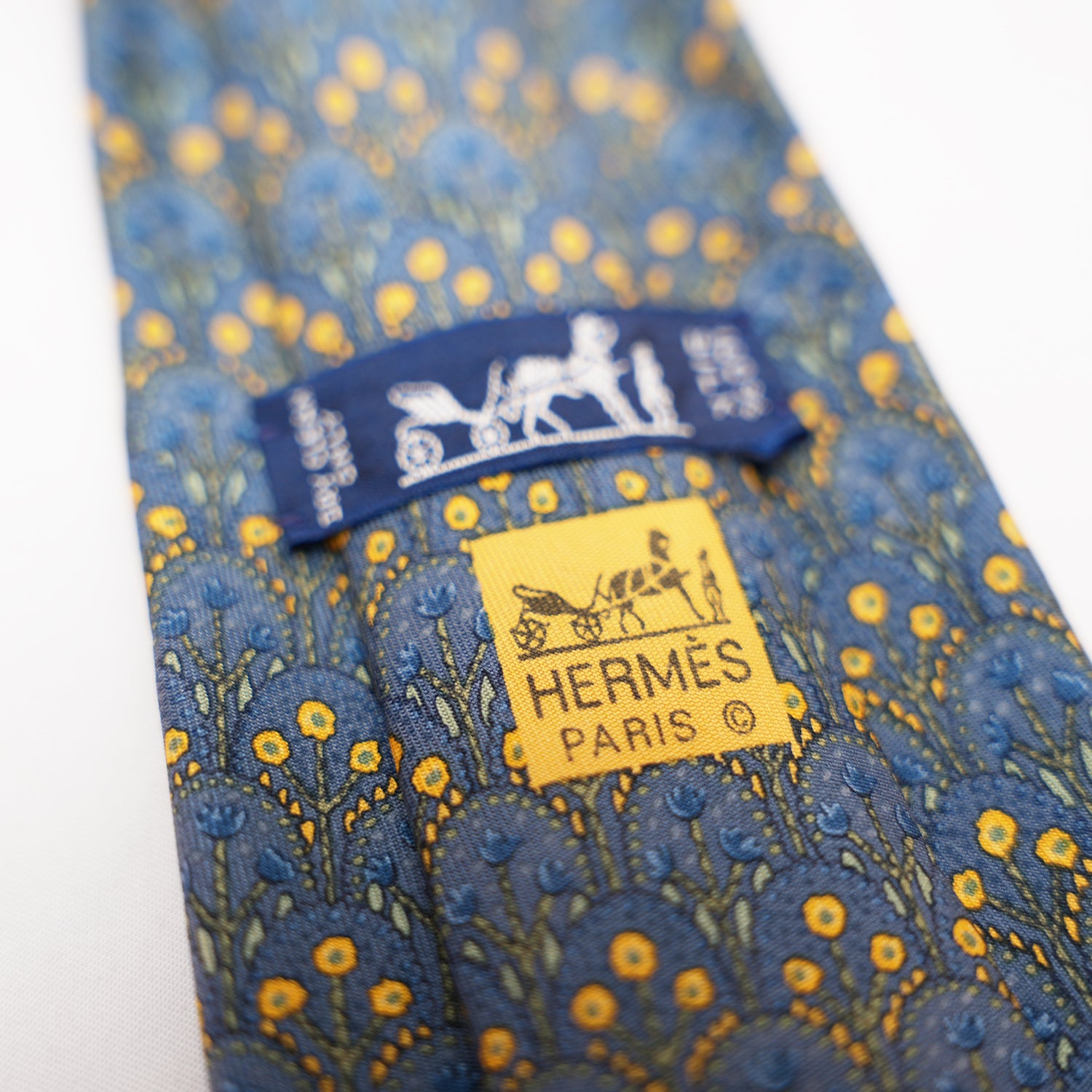 Hermès Cravatta in Seta Verde con Motivo Elegante Classico