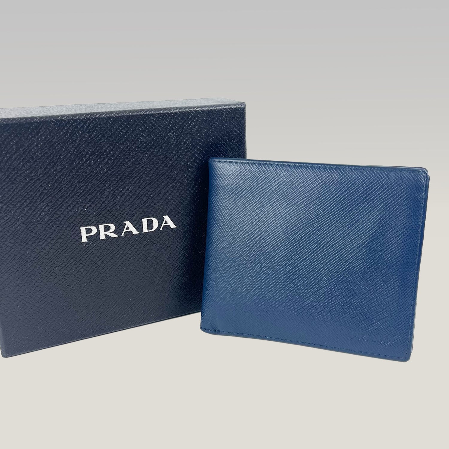 Prada Portafoglio Bifold in Pelle Saffiano Blu Navy