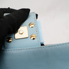 Fendi borsa a spalla in pelle azzurro cielo con logo FF in rilievo