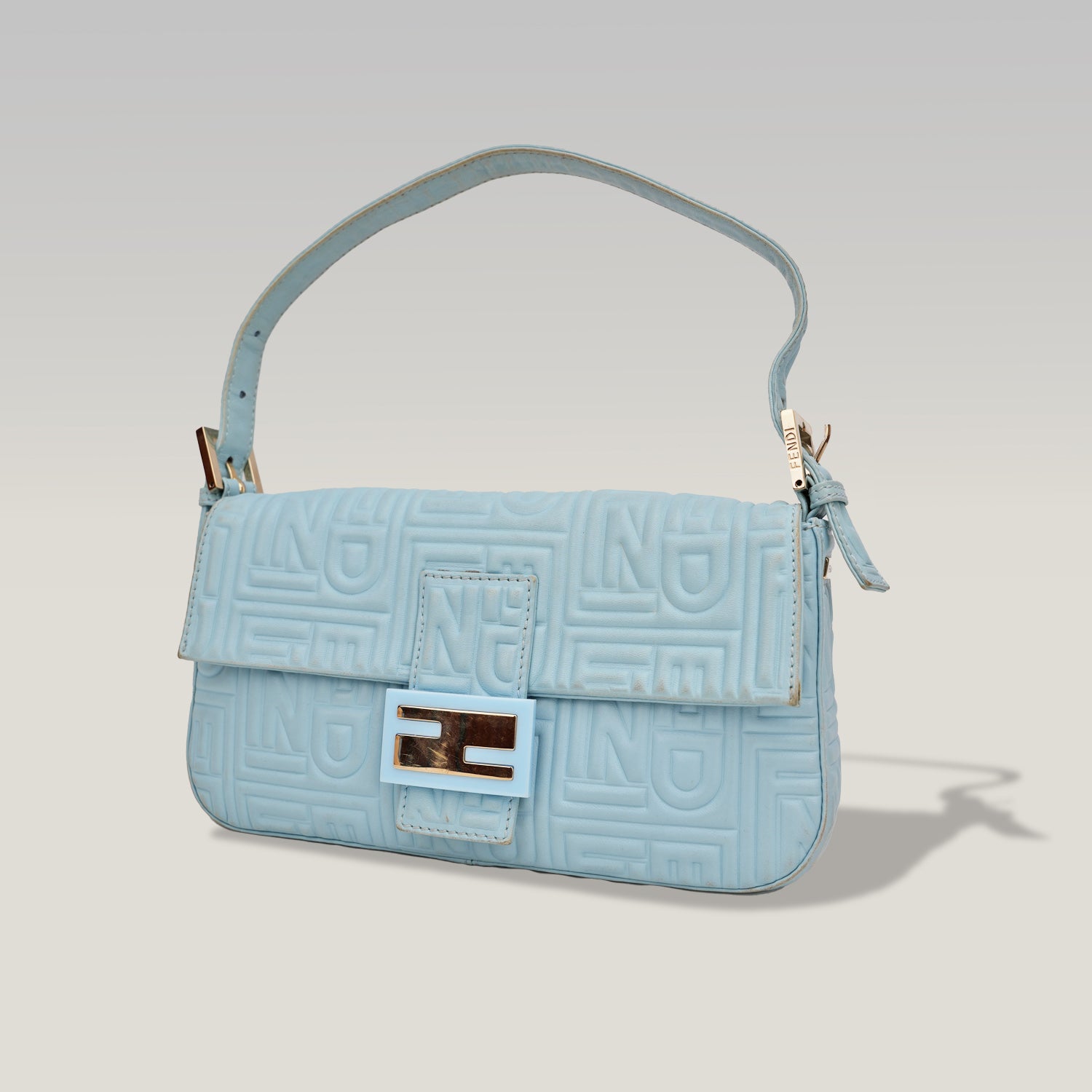 Fendi borsa a spalla in pelle azzurro cielo con logo FF in rilievo