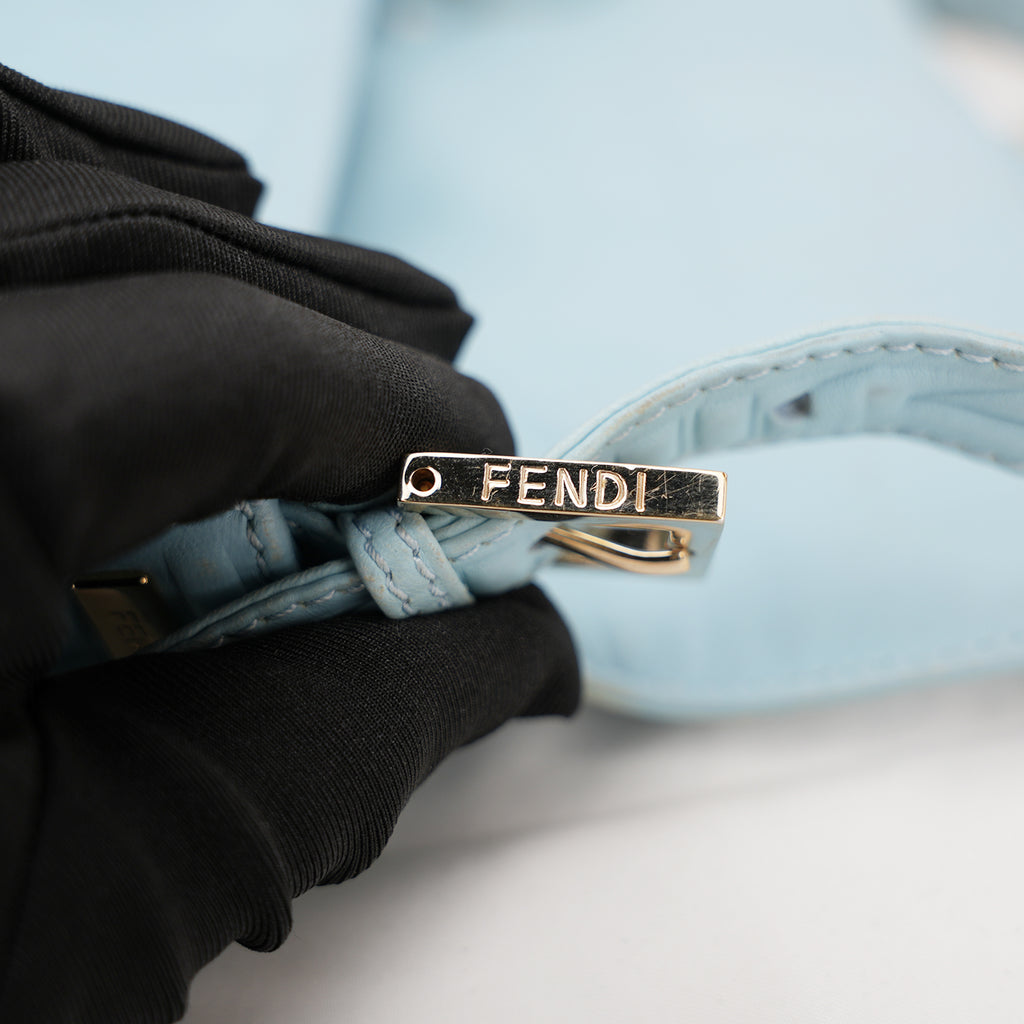 Fendi borsa a spalla in pelle azzurro cielo con logo FF in rilievo