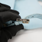 Fendi borsa a spalla in pelle azzurro cielo con logo FF in rilievo