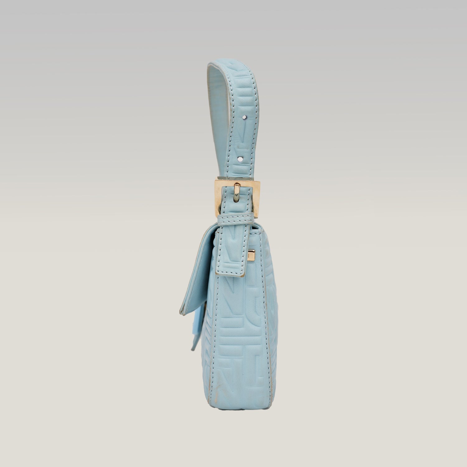 Fendi borsa a spalla in pelle azzurro cielo con logo FF in rilievo