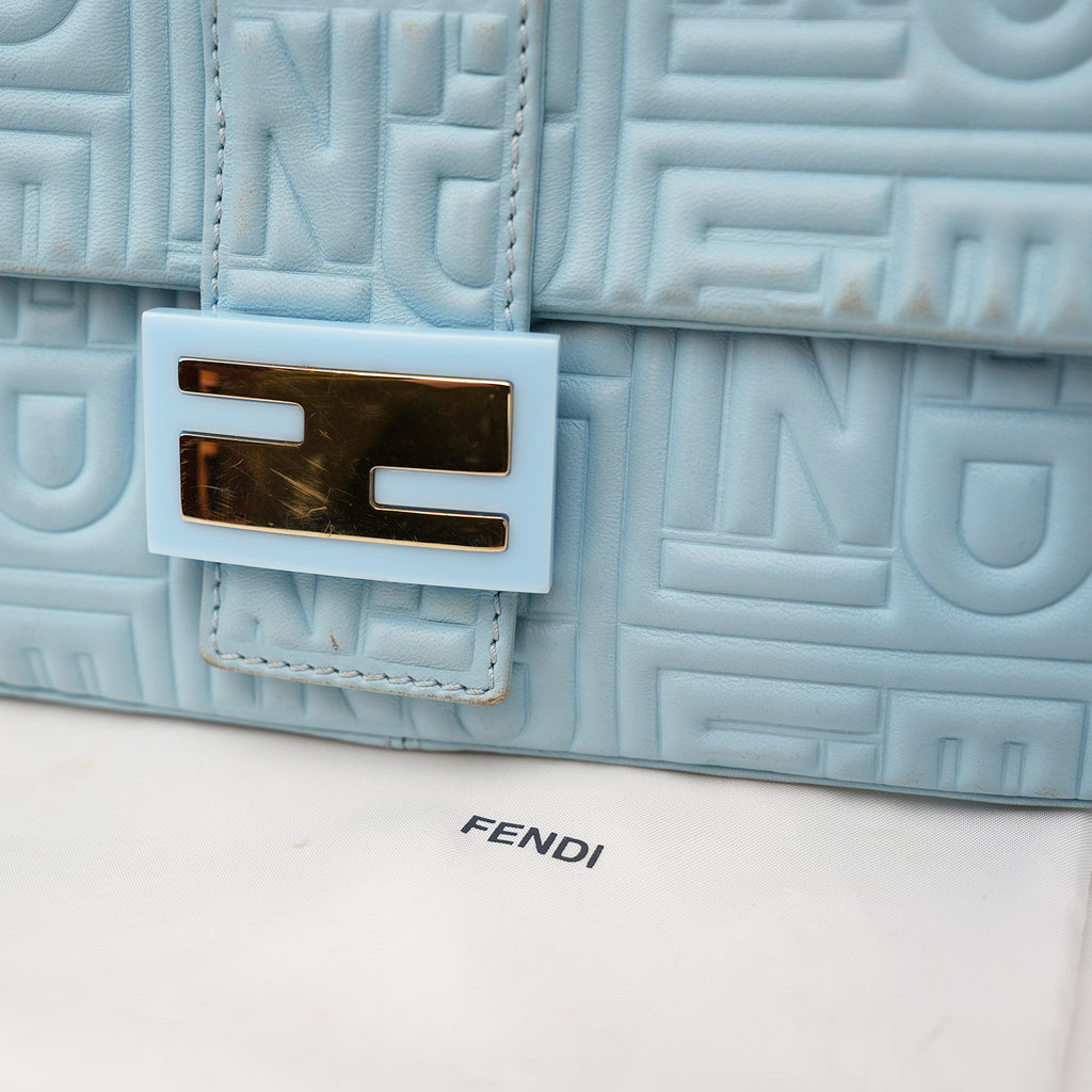 Fendi borsa a spalla in pelle azzurro cielo con logo FF in rilievo