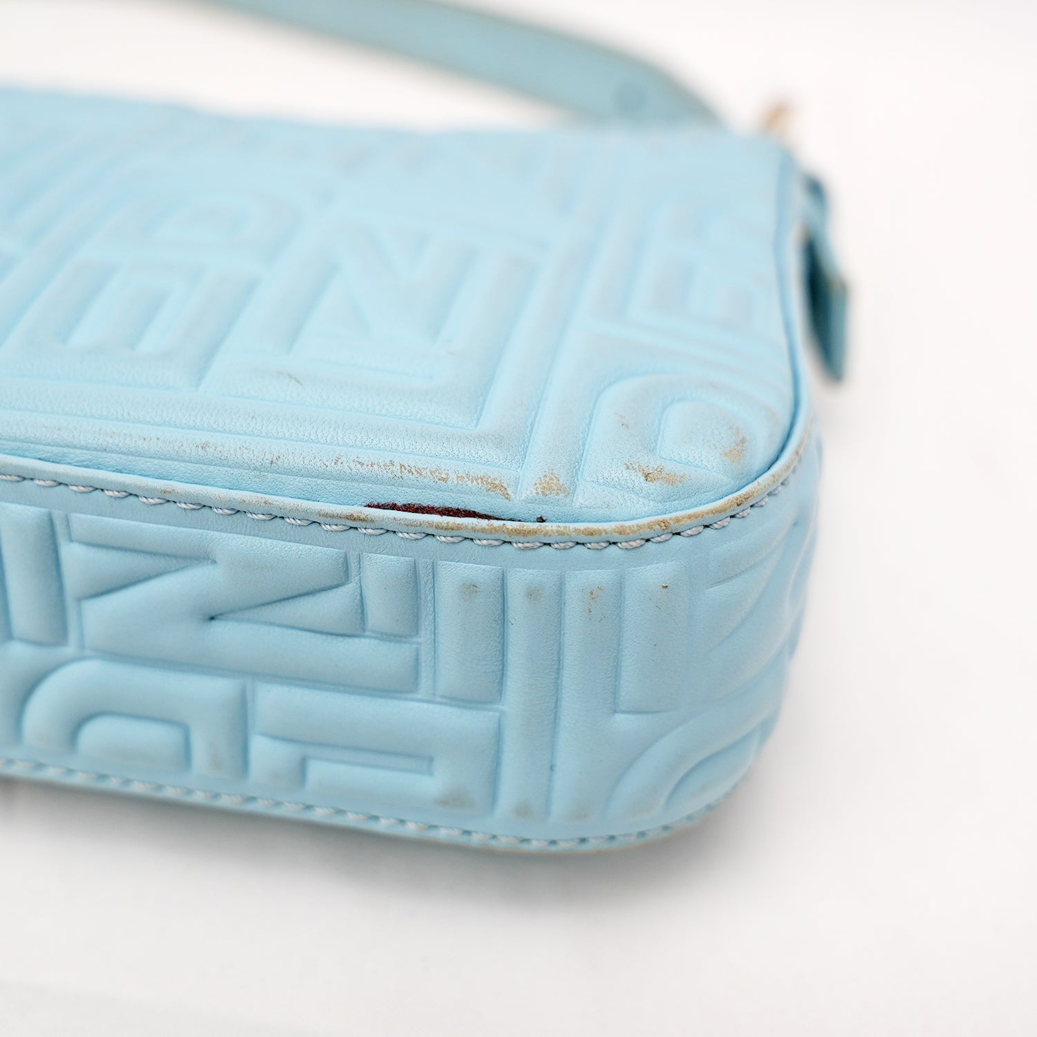 Fendi borsa a spalla in pelle azzurro cielo con logo FF in rilievo