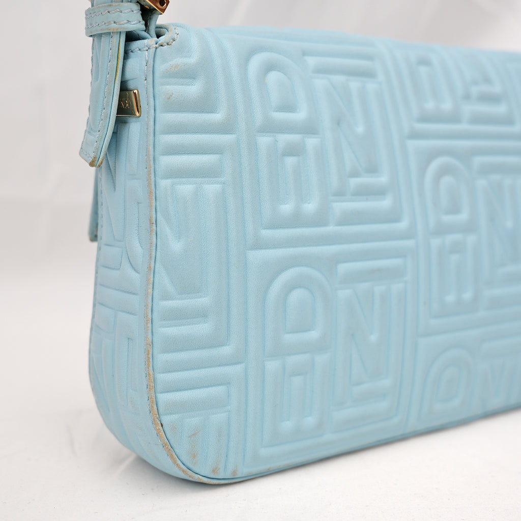 Fendi borsa a spalla in pelle azzurro cielo con logo FF in rilievo