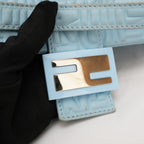 Fendi borsa a spalla in pelle azzurro cielo con logo FF in rilievo