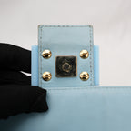 Fendi borsa a spalla in pelle azzurro cielo con logo FF in rilievo