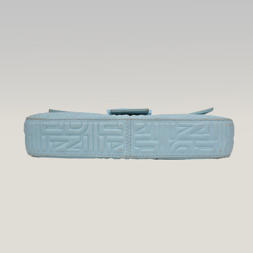 Fendi borsa a spalla in pelle azzurro cielo con logo FF in rilievo