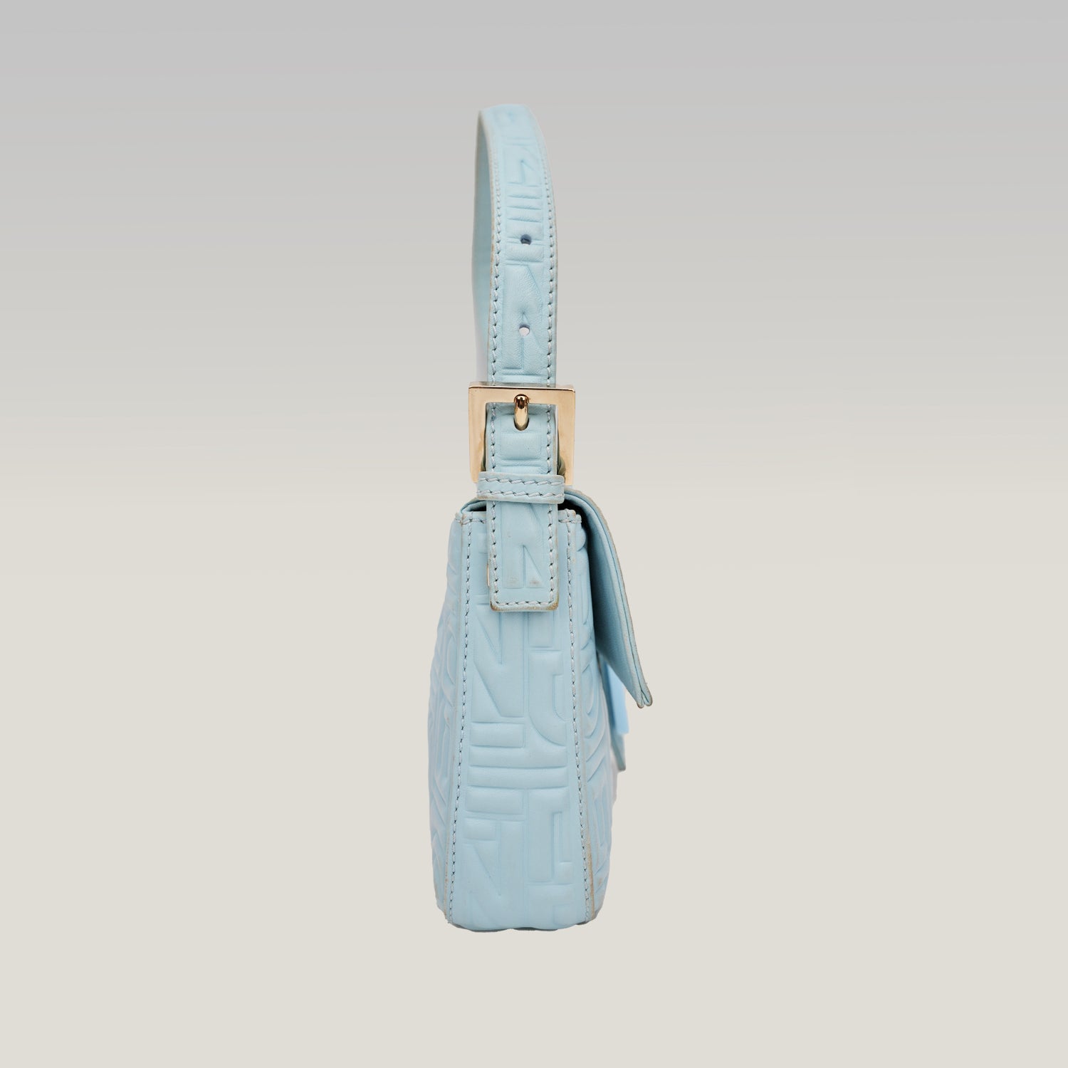 Fendi borsa a spalla in pelle azzurro cielo con logo FF in rilievo